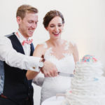 Hochzeitstorte anschneiden