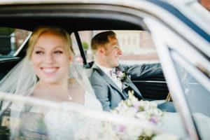 Hochzeitsauto Brautpaar