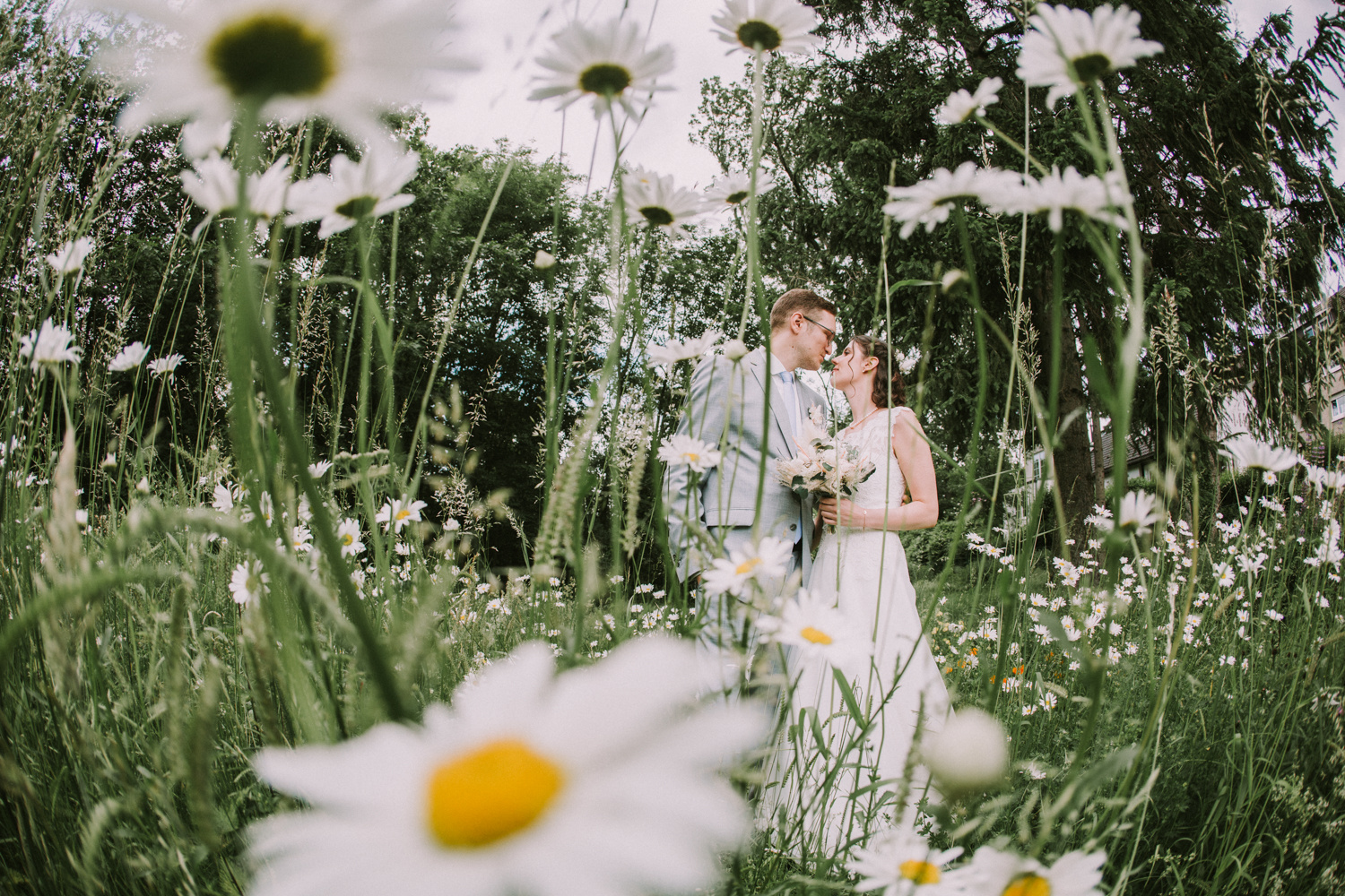 Hochzeitsfoto in der Natur